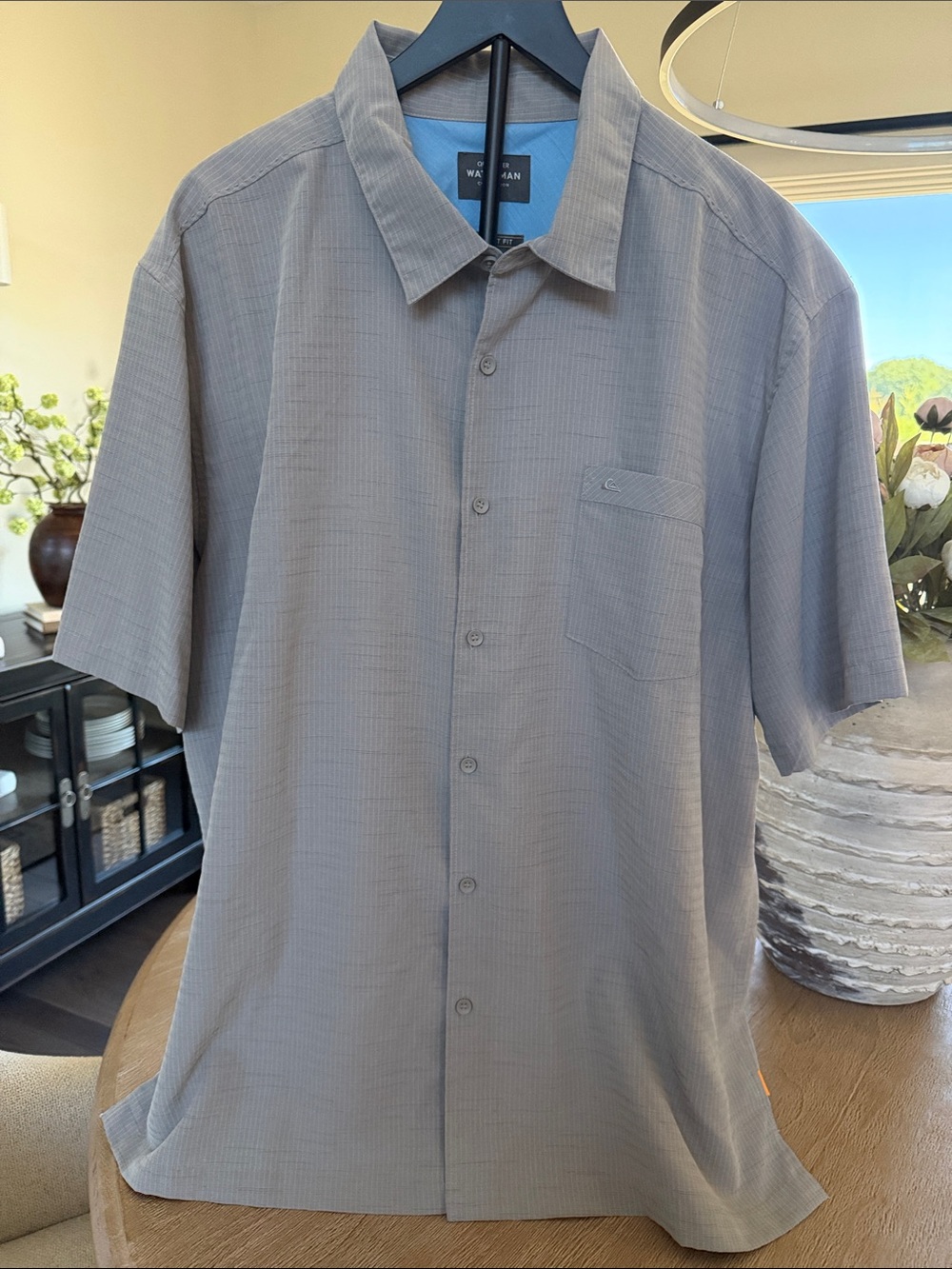 Quiksilver Short-Sleeve Button-Down Shirt in Light Gray